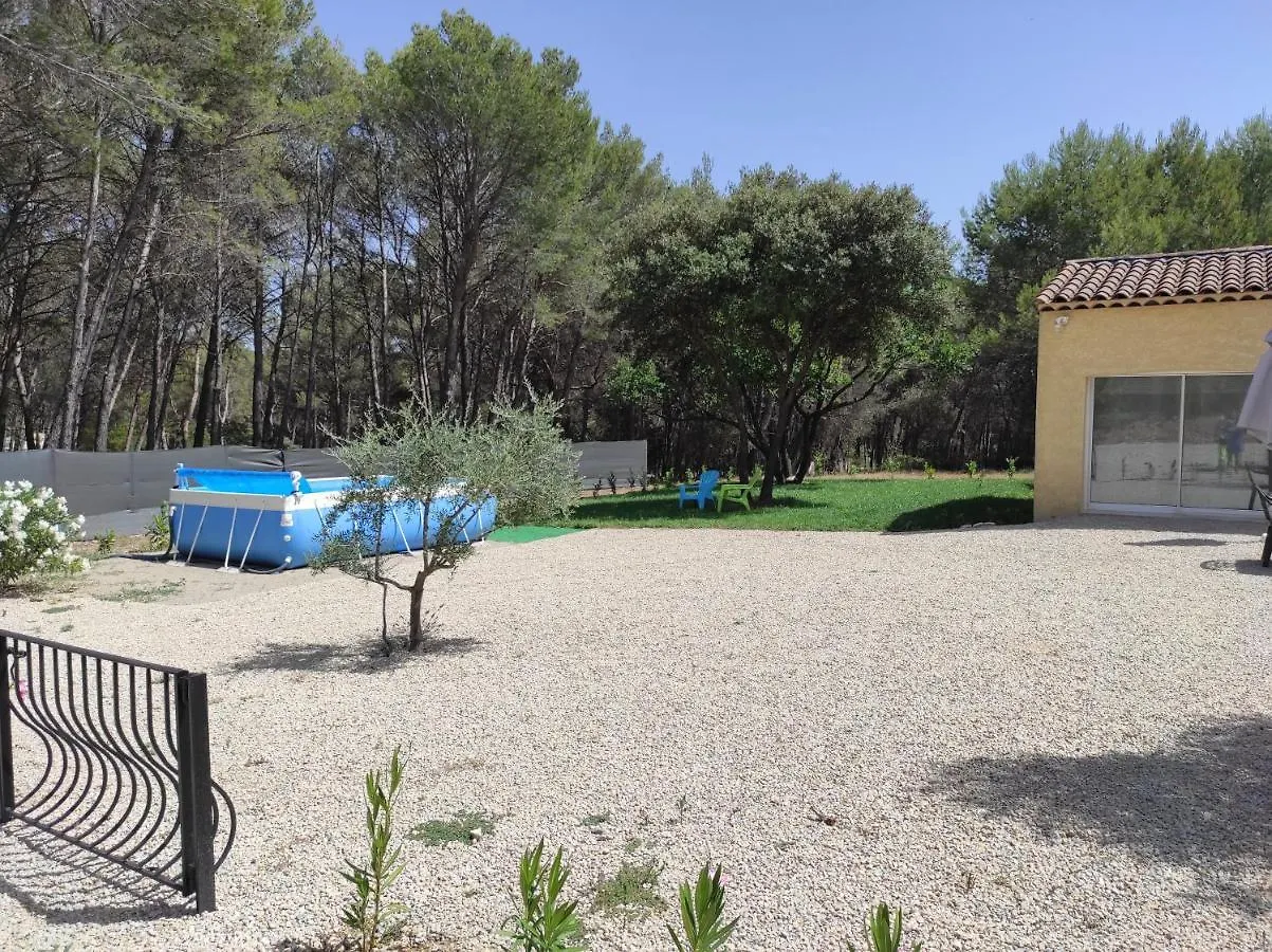 Le Temps D Une Escale Lambesc France